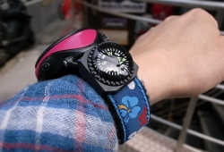 SUN COMPANY Slip-On Wrist Compass