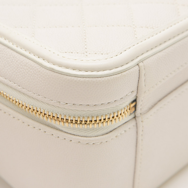 CHANEL アイボリー ケース CHANEL （未使用 展示品）シャネル マトラッセ クラシック