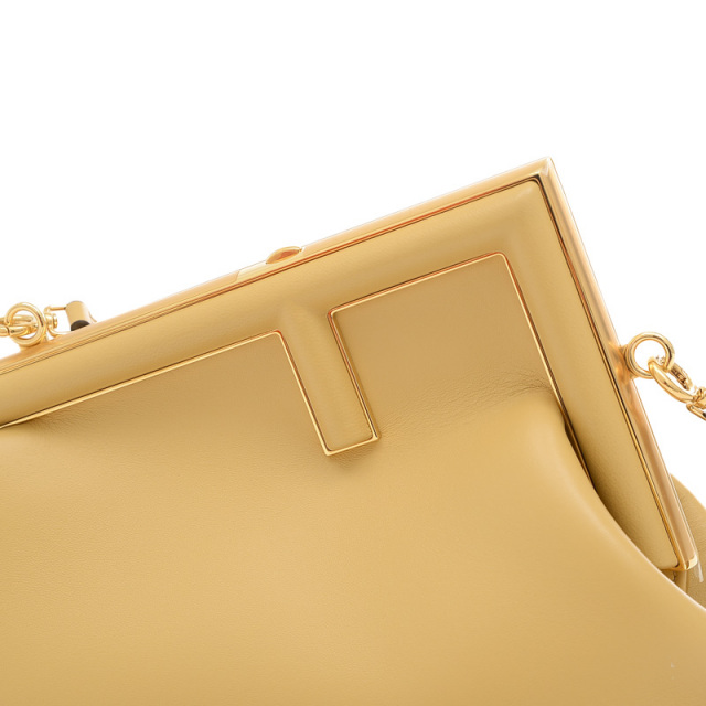 Fendi クラッチバッグ ベージュ ナイロン ベージュ系 FENDI(フェンディ) クラッチバッグ
