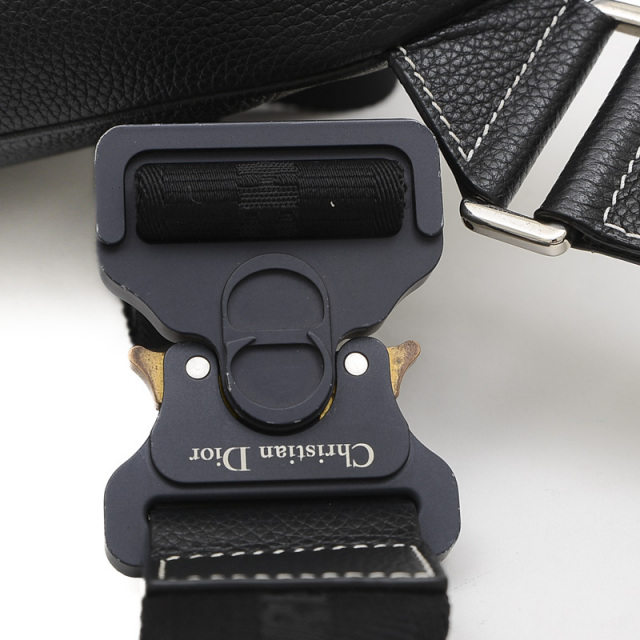 ディオール × ショーンステューシー ロゴ バックル レザー ベルト ブラック ディオール × ショーンステューシー ロゴ バックル レザー ベルト