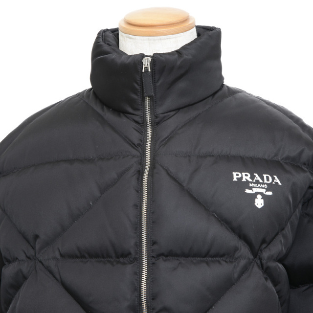 オシャレな【PRADA】リナイロン ダウンジャケット ブラック 新作 国内発】PRADA プラダ Re-Nylon クロップド ダウンジャケット