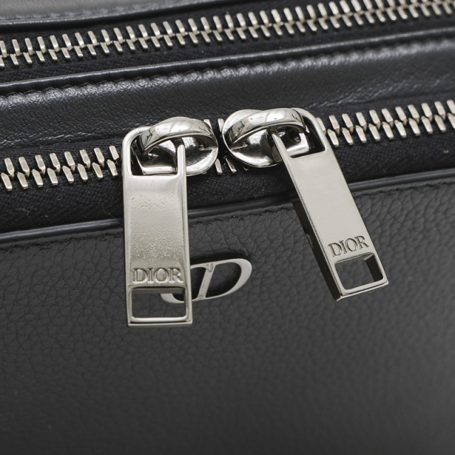 贈り物にも◎【 Dior 】カーフスキン CD Icon ジップポーチ DIOR | CD Icon ストラップ付き ジップポーチ グレインドカーフ