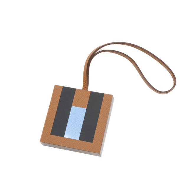 ❤未使用品❤カルメン レザーチャーム セレステ ライトブルーｘSV エルメス ❤未使用品❤カルメン レザーチャーム セレステ ライトブルーxSV