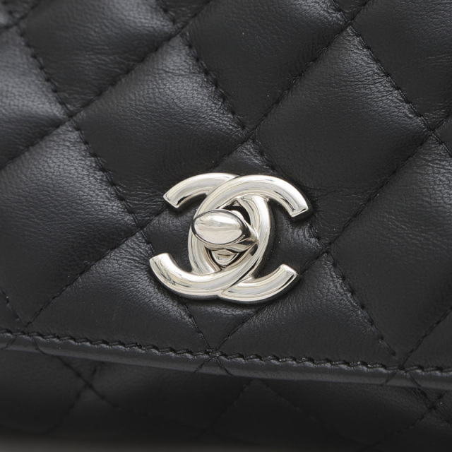 美品✨CHANEL シャネル マトラッセ 二つ折りラムスキン シルバー金具 CHANEL シャネル 二つ折り長財布 ラムスキン マトラッセ レッド