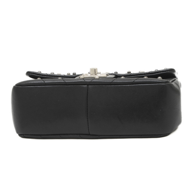 シャネル シェブロン Vステッチ スタッズ ラムスキン ブラック  