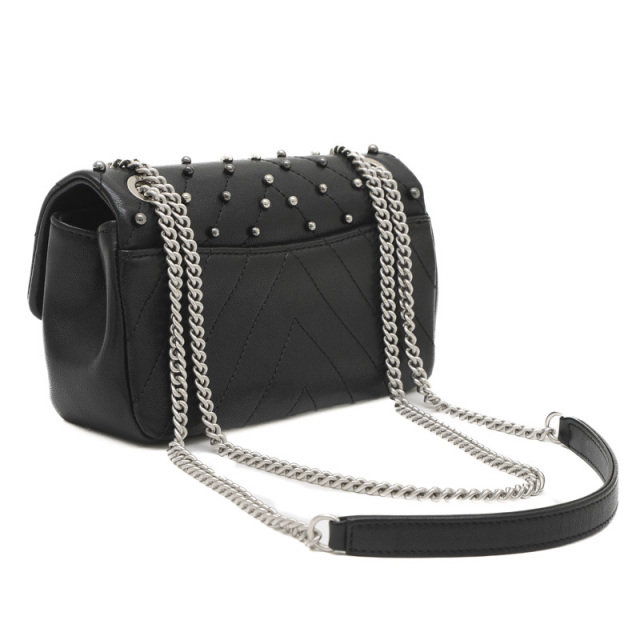 シャネル シェブロン Vステッチ スタッズ ラムスキン ブラック  