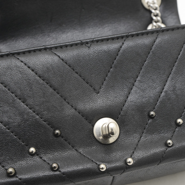 シャネル シェブロン Vステッチ スタッズ ラムスキン ブラック  