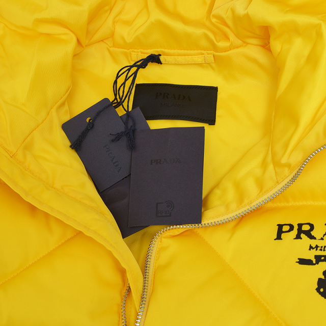 PRADA プラダ ブランケット タオルケット イエロー 新品 未使用 プラダ Re-Nylon ダウンベスト リサイクルポリアミド イエロー