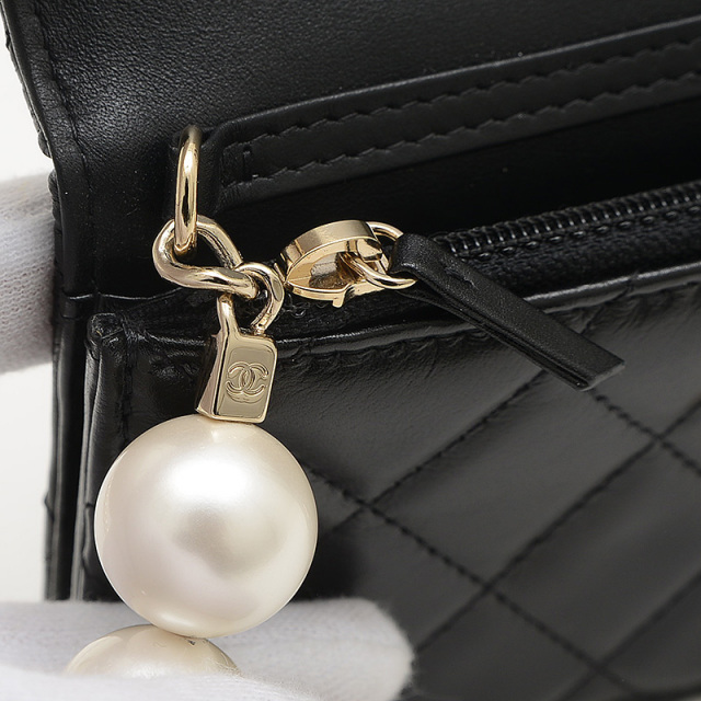 シャネル ラムスキン パール チェーンウォレット ブラック