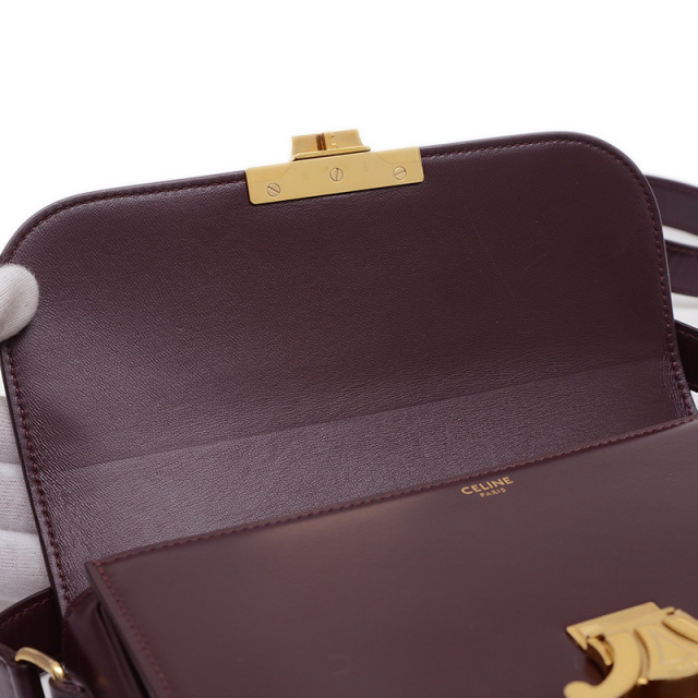 セリーヌ クラシック トリオンフ ショルダーバッグ カーフ