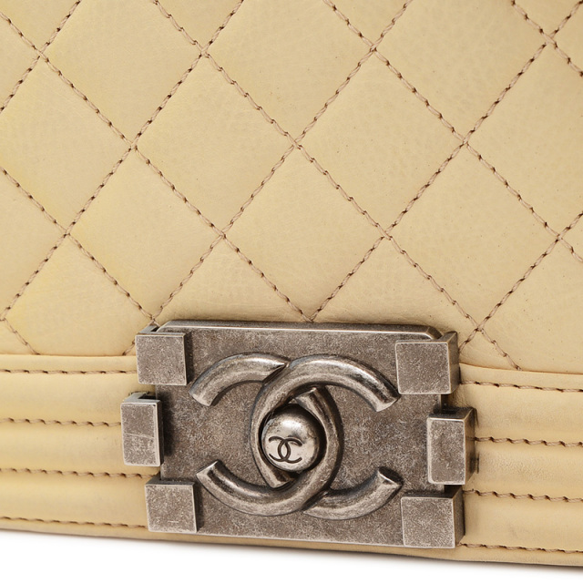 CHANEL シャネル　ベージュ　ボーイシャネル　チェーンショルダーバック CHANEL シャネル ボーイシャネル チェーン ショルダーバッグ 25 A67086