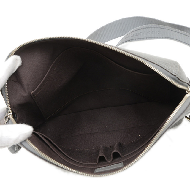 ルイヴィトン タイガ グリゴリ メッセンジャー PM ショルダー