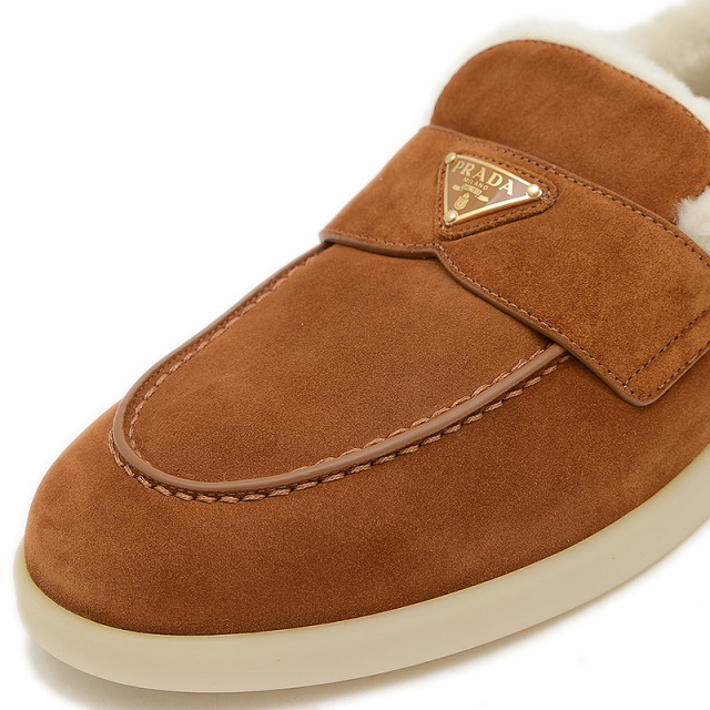 プラダ スクエアプレート スエード シアリング ムートン ローファー