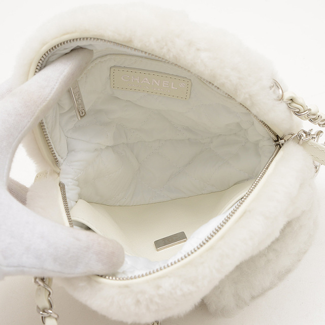 CHANEL ホワイト ラウンドバッグ CHANEL ホワイト ラウンドバッグ