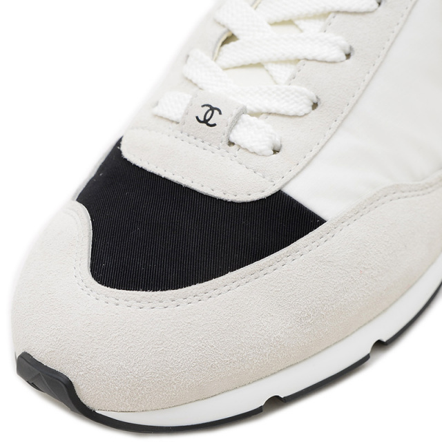 CHANEL ブラック ホワイト スニーカー Sneakers - Mesh, suede calfskin & grained calfskin, white