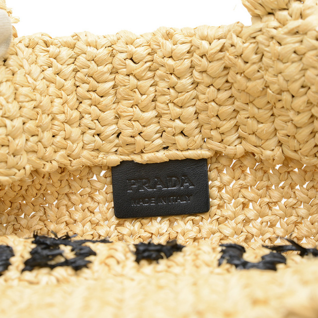 本日限定お値下げします PRADA ラフィア黒 かごバッグ ポンポン付き 大人気】PRADA◇ラフィア風 ミニバッグ チェーンストラップ付
