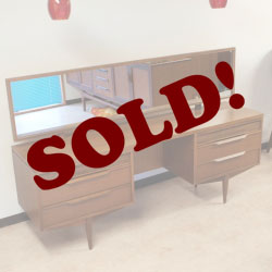 イギリスビンテージ家具チーク材ドレッサー