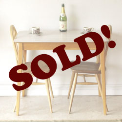 英国ビンテージのダイニングテーブル