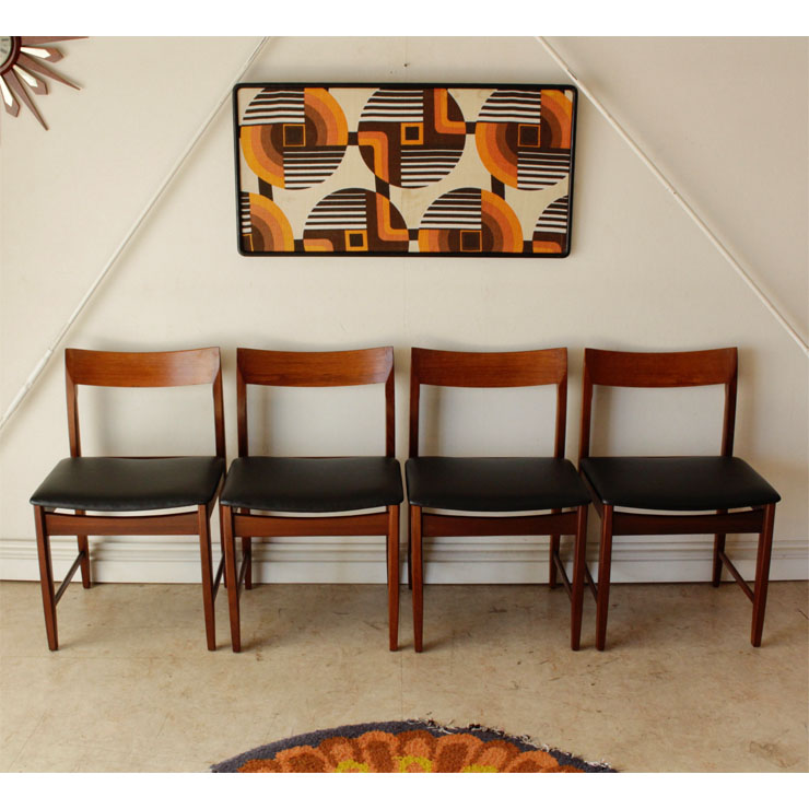 英国ビンテージのダイニングセット