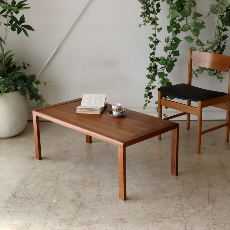 英国製ビンテージのコーヒーテーブル