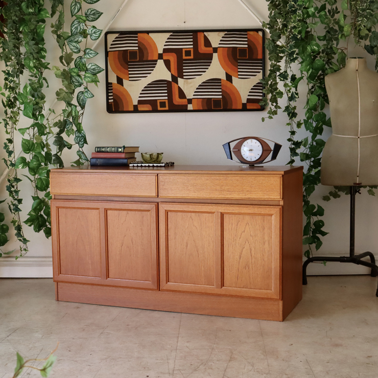 イギリス製マッキントッシュのチェスト