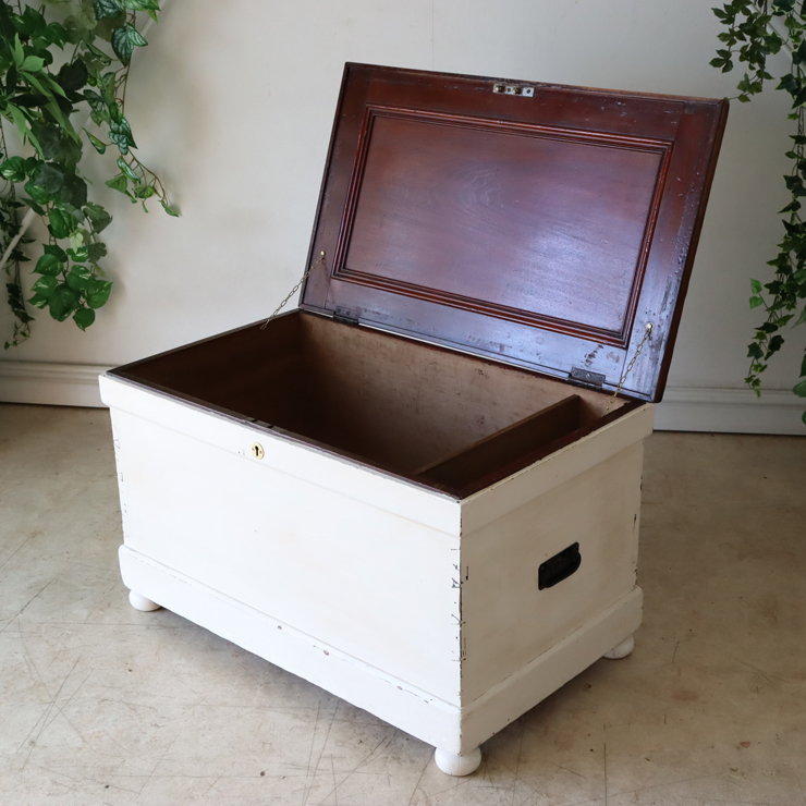 イギリス製ビンテージのホワイトウッドボックス