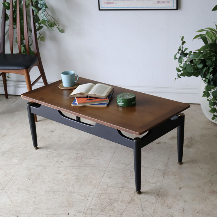 ジープラン（G-plan）製ビンテージのコーヒーテーブルの全体