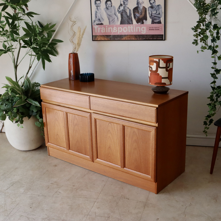 マッキントッシュ（Mcintosh）ビンテージのサイドボード