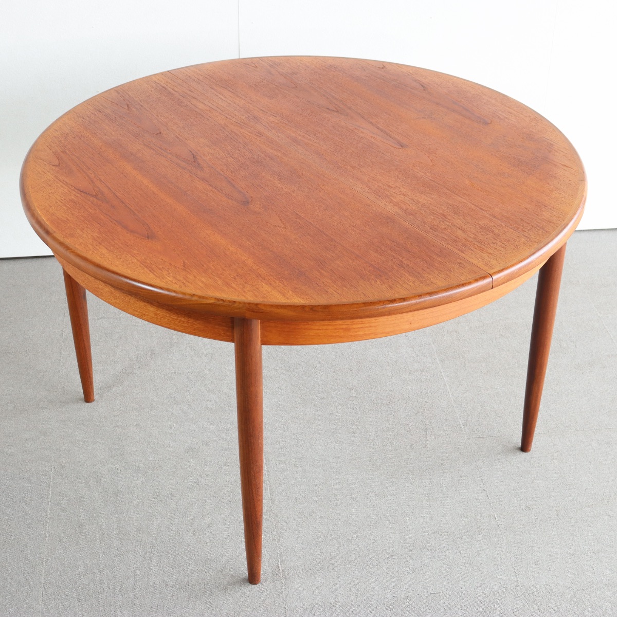 ジープランG-PLANのダイニングテーブル