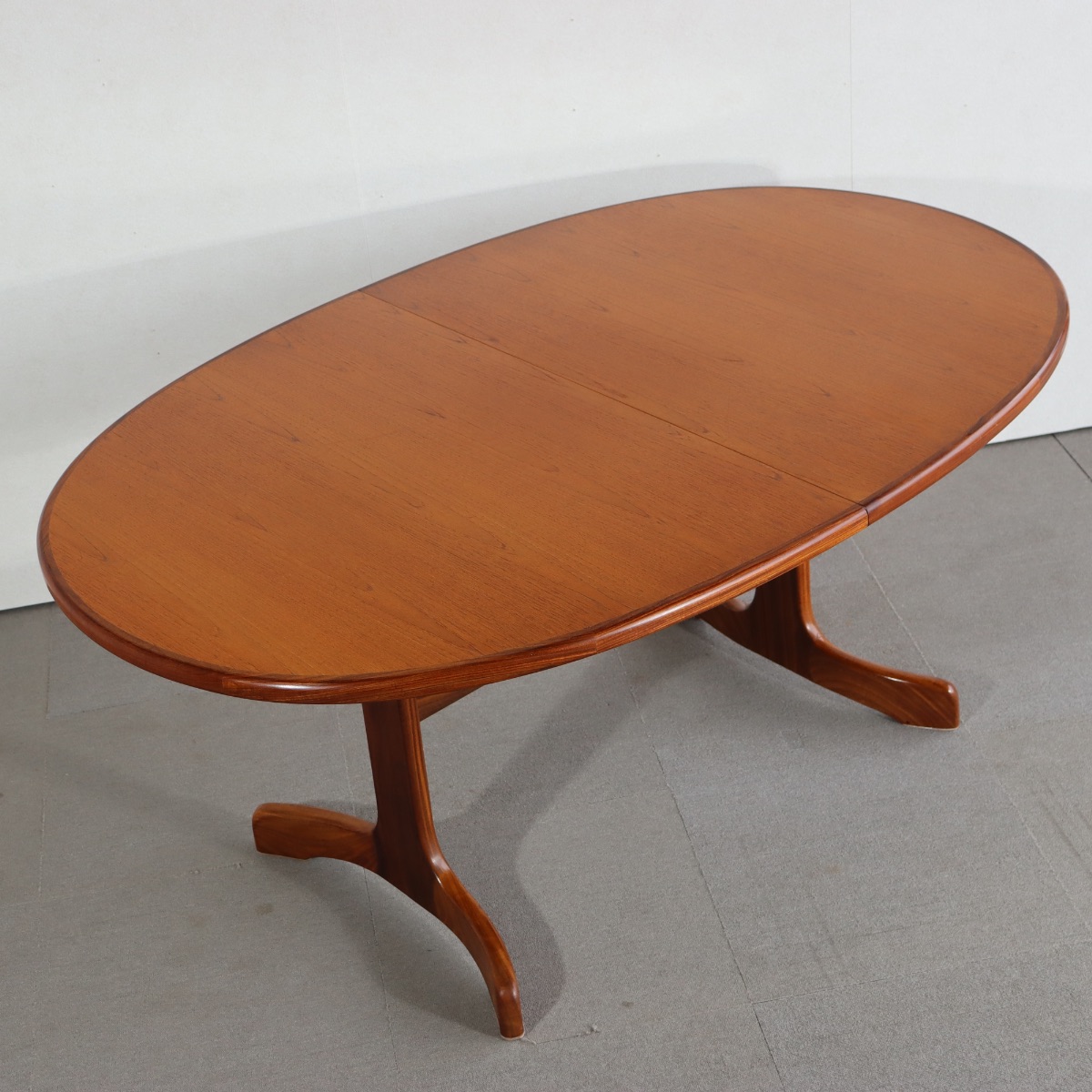 ジープランG-PLANのダイニングテーブル