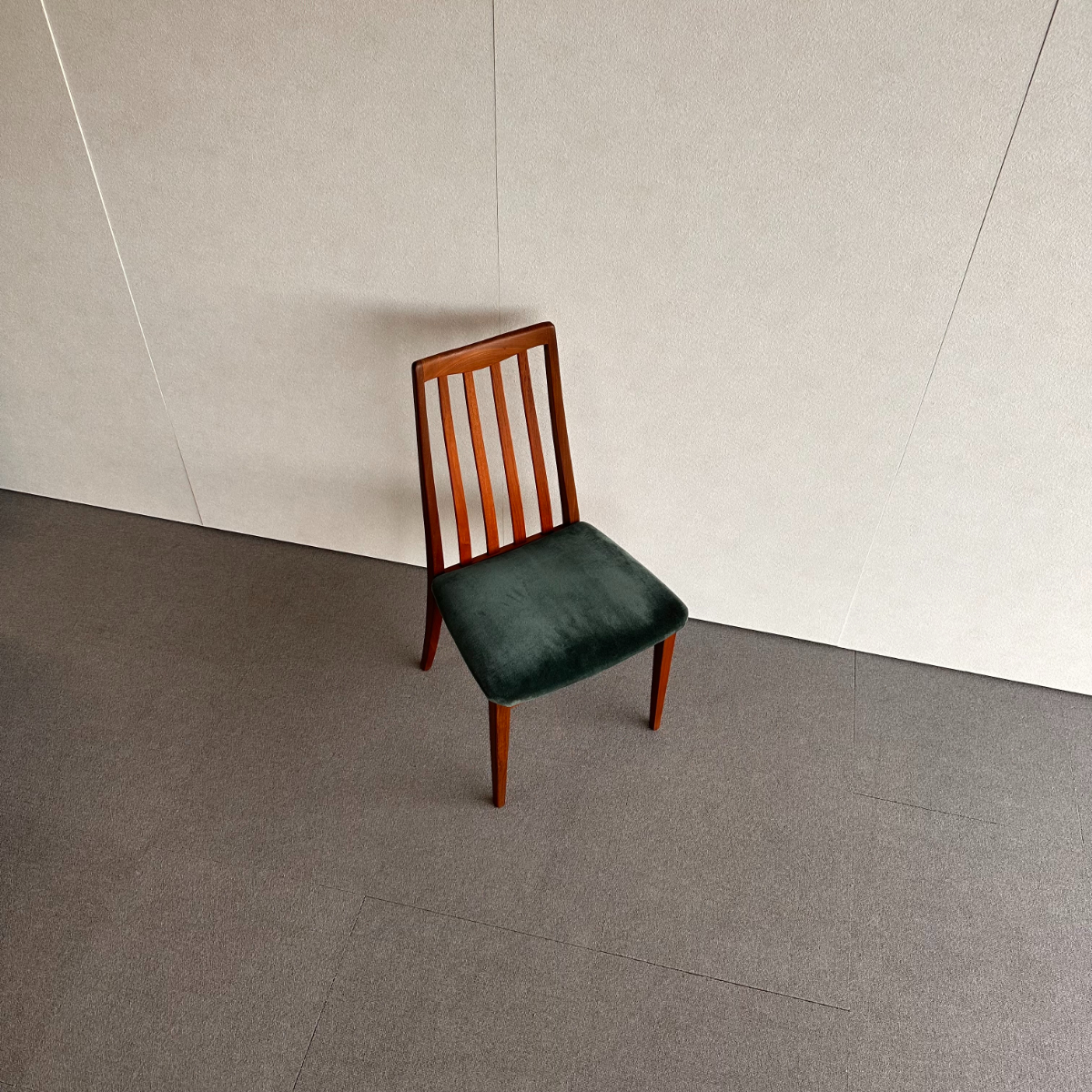 ジープランの木製ヴィンテージダイニングチェア