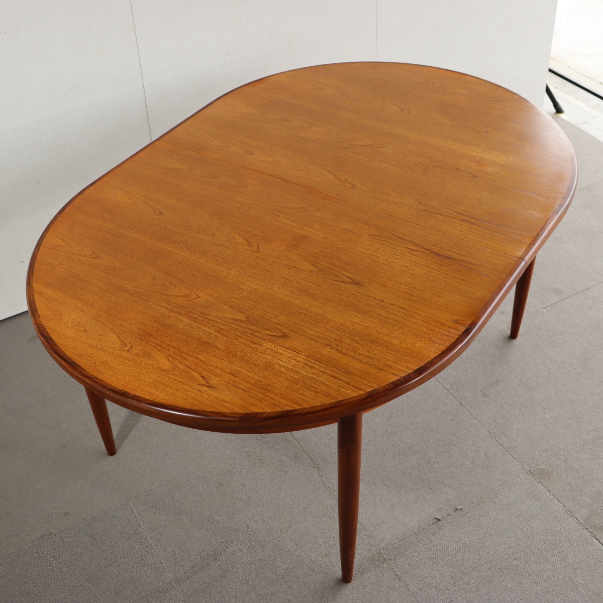 ジープランGーPLANのダイニングテーブル