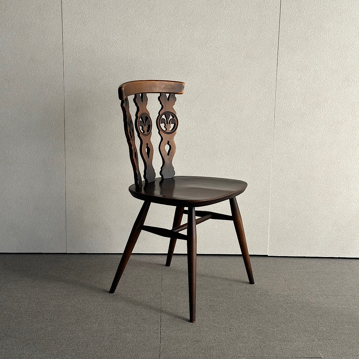 アーコールの椅子