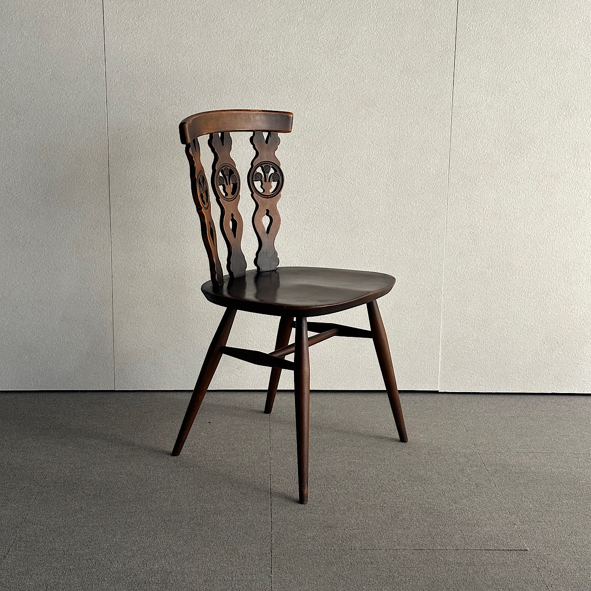 アーコールの椅子