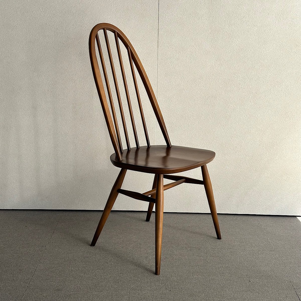 アーコールの椅子