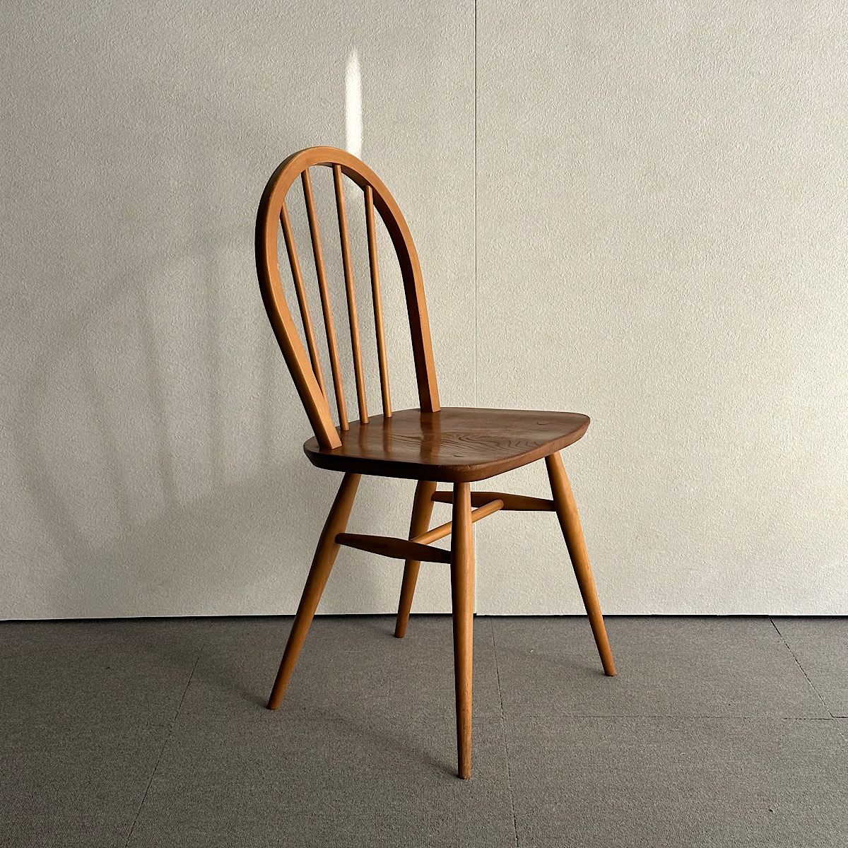 アーコールの椅子