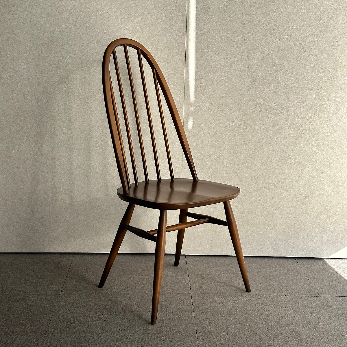 アーコールの椅子