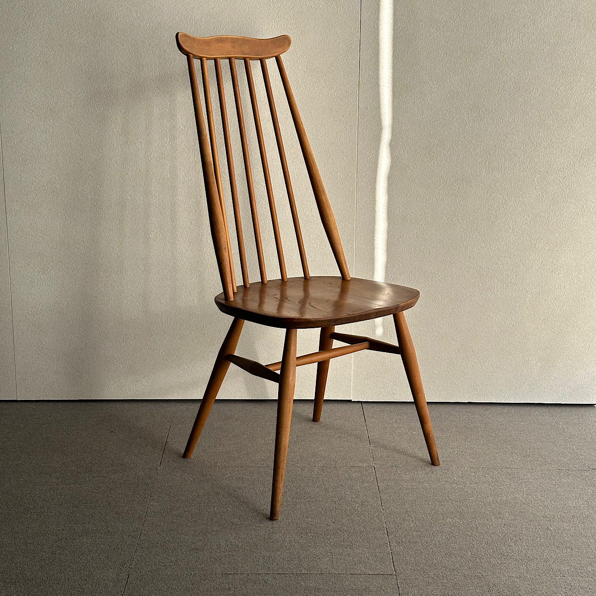 アーコールの椅子