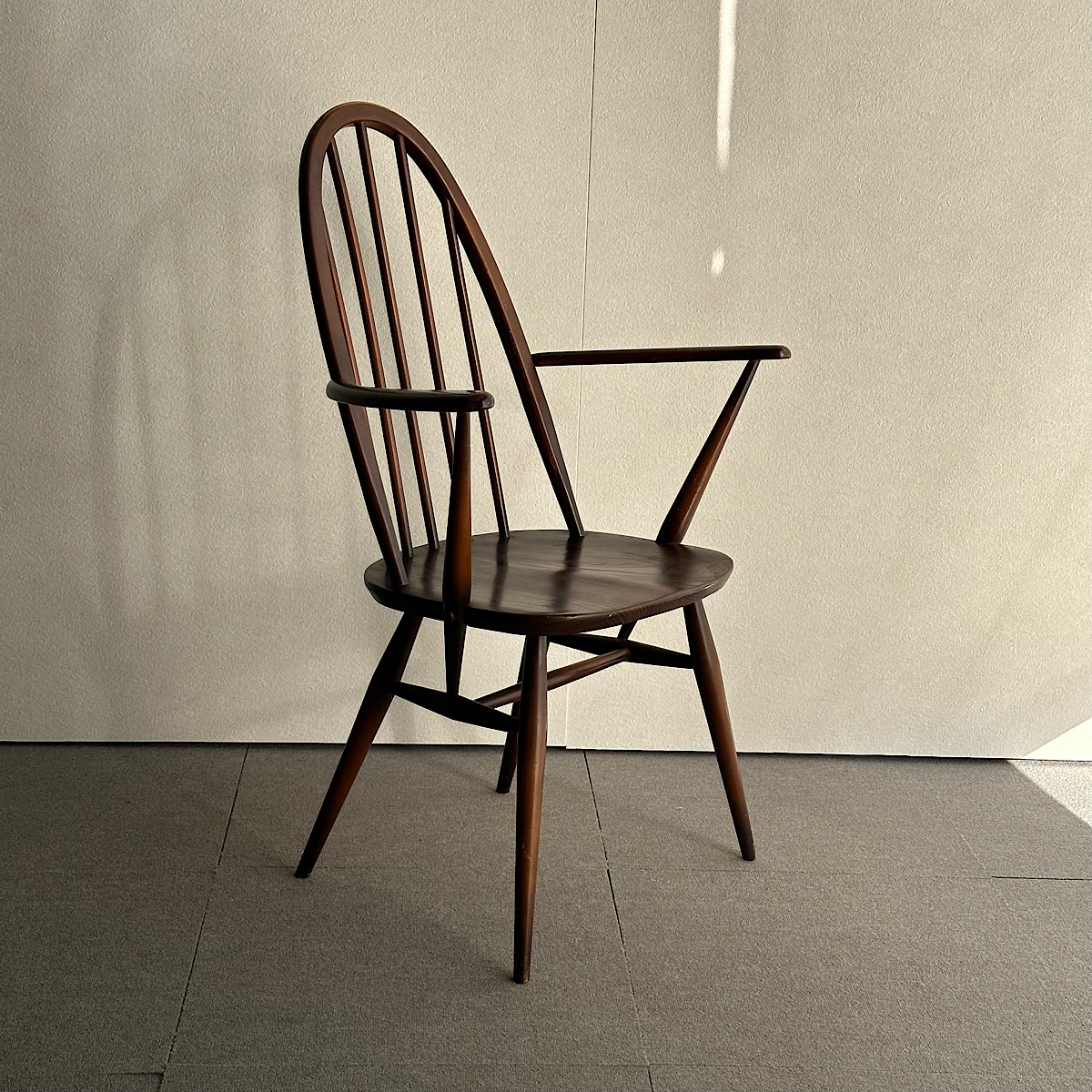 アーコールの椅子