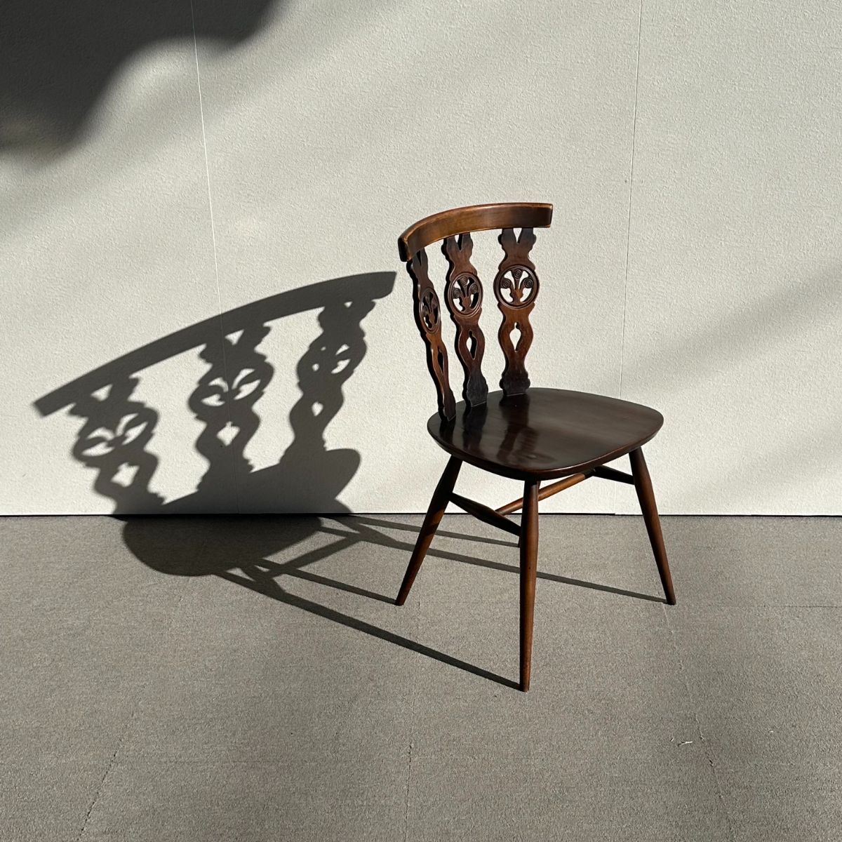 アーコールのシスルバックチェア