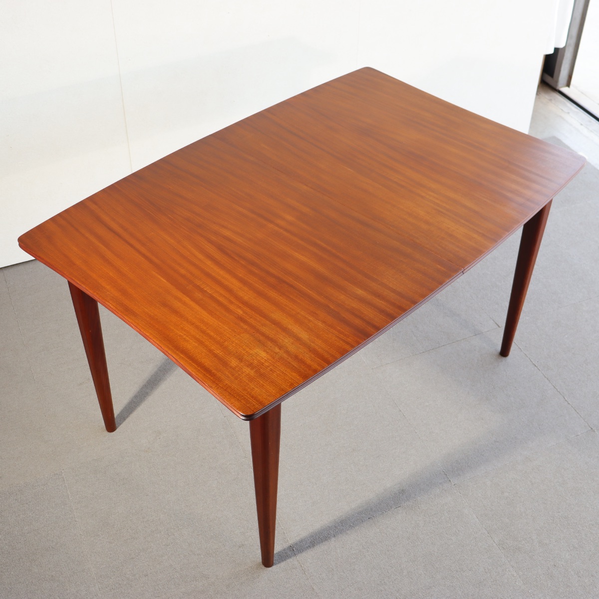 リチャード・ホーンビーのダイニングテーブル