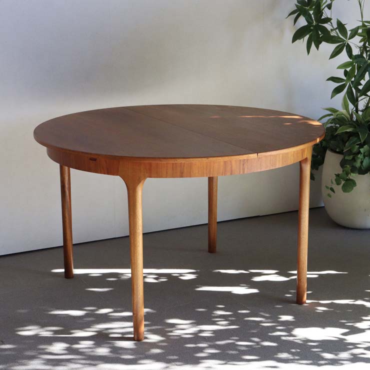 マッキントッシュMcINTOSHのヴィンテージ円形ダイニングテーブル