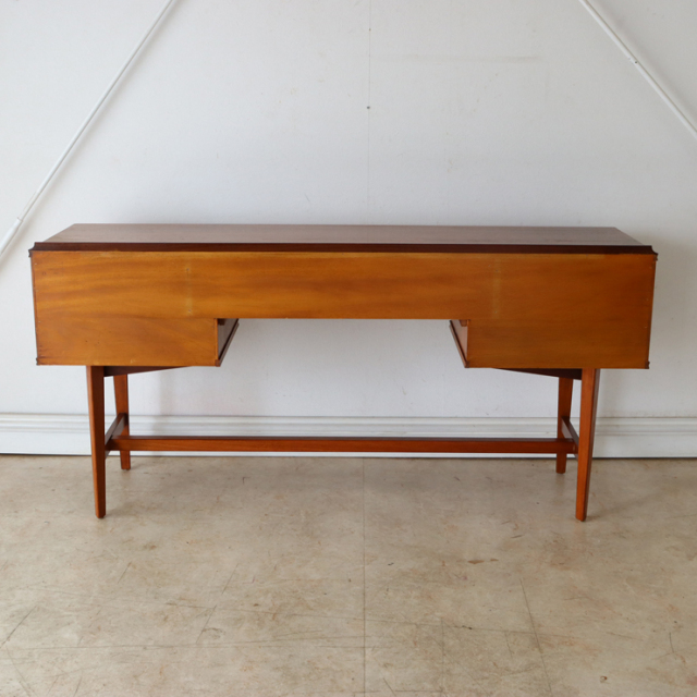 英国ビンテージのチークデスクの背面