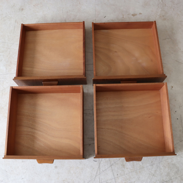 英国ビンテージのチークデスクの引き出し４つ