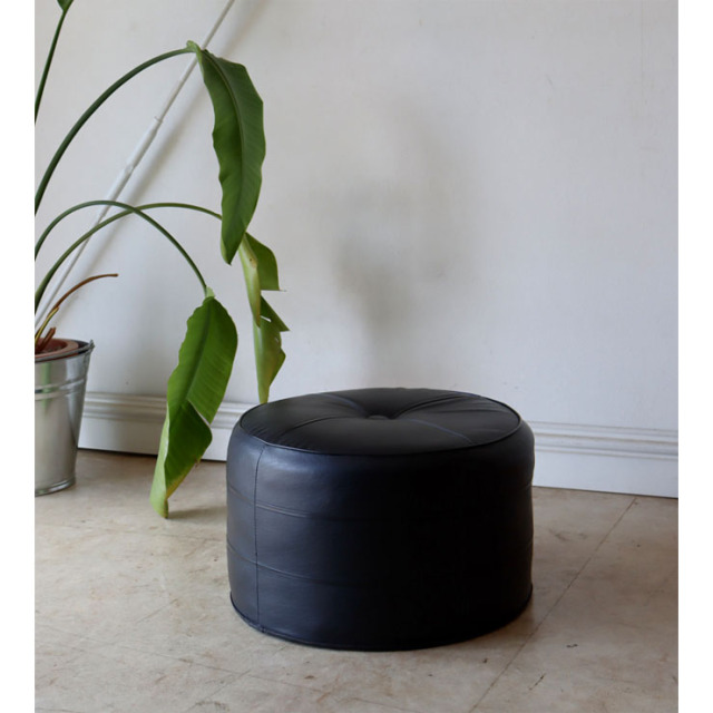 英国製ビンテージのブラックスツール