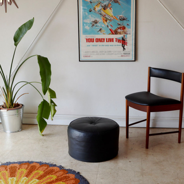 英国製ビンテージのブラックスツール