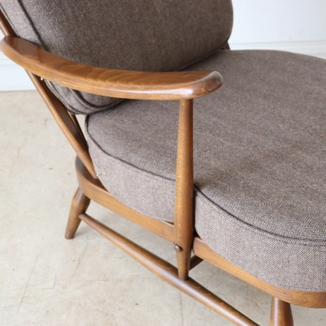 アーコール（ERCOL）製ビンテージのイージーチェアのアーム