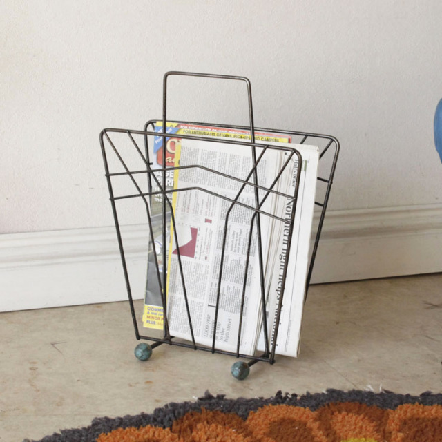 イギリスビンテージのワイヤーマガジンラック