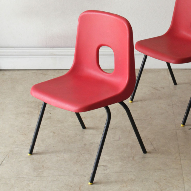 英国ビンテージのチャイルドスタッキングチェア