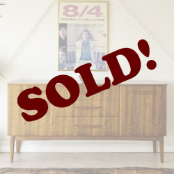 モーリスオブグラスゴー（Morris of Glasgow）ビンテージのウォールナットサイドボード